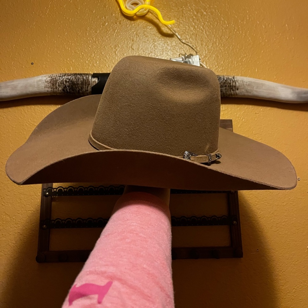 Cody James 3x Felt Cowboy Hat. Size 7. Perfect color and fit for fall and winter
